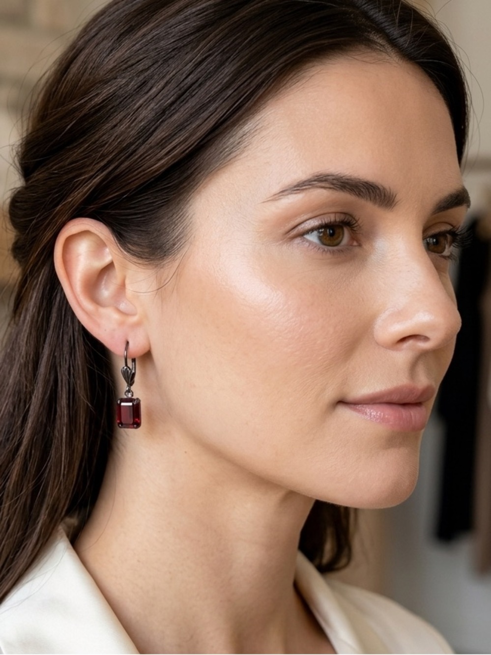 Red Garnet-Tone Crystal Drop Earrings Gunmetal Boho Statement - Picture 1 of 3